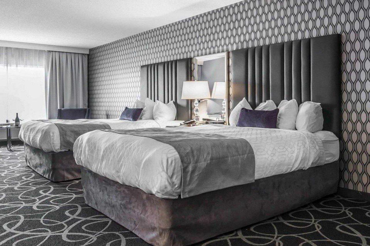 Park Manor Hotel Clifton Park Exterior foto A typical room at the Hilton Garden Inn