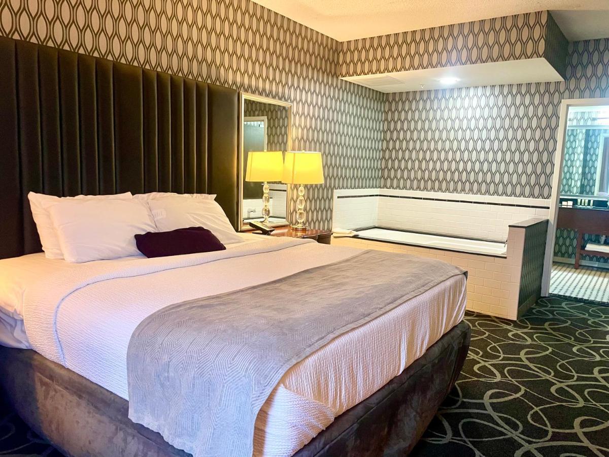 Park Manor Hotel Clifton Park Exterior foto A room at the Hilton Garden Inn in San Francisco
