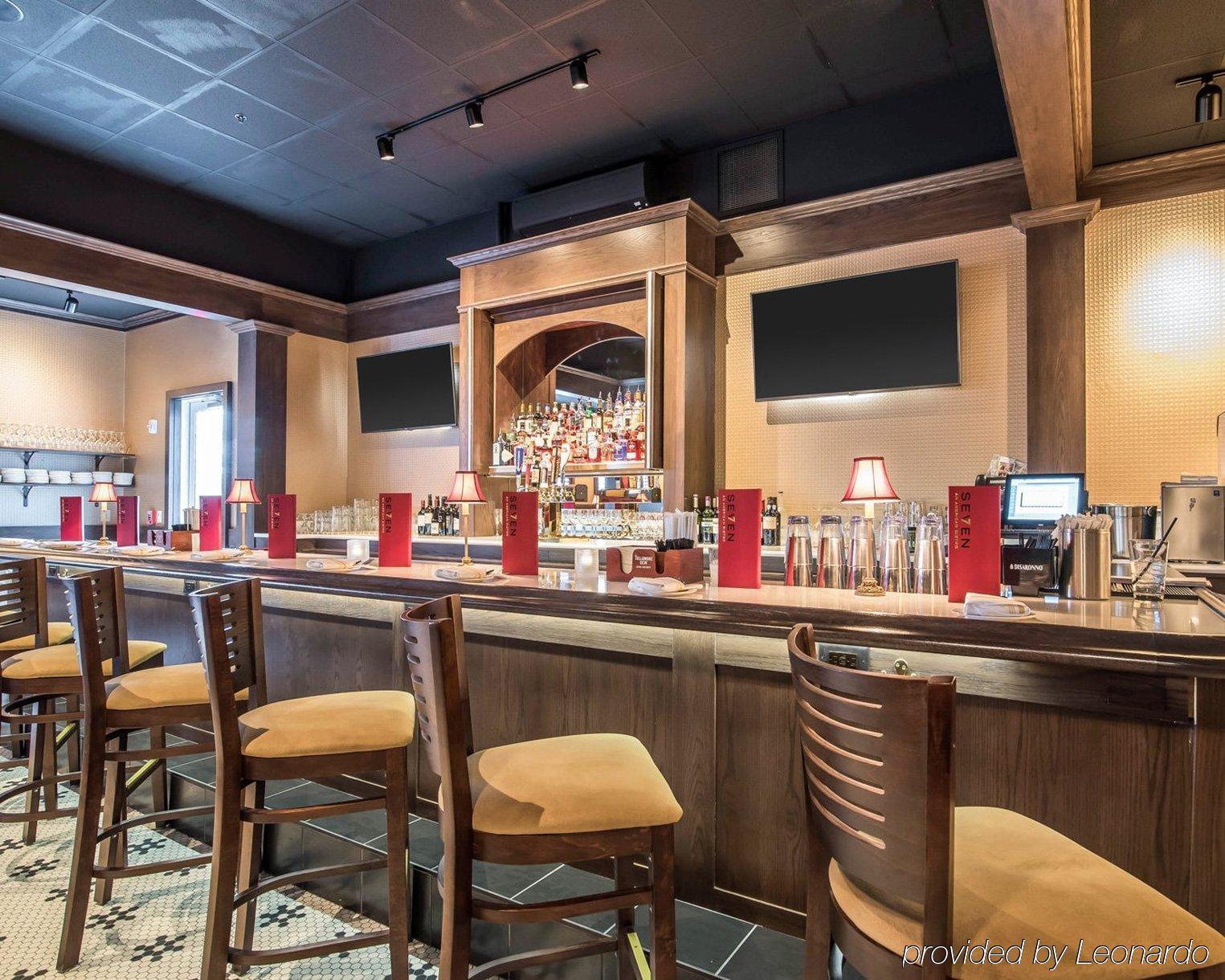 Park Manor Hotel Clifton Park Exterior foto The bar at the restaurant
