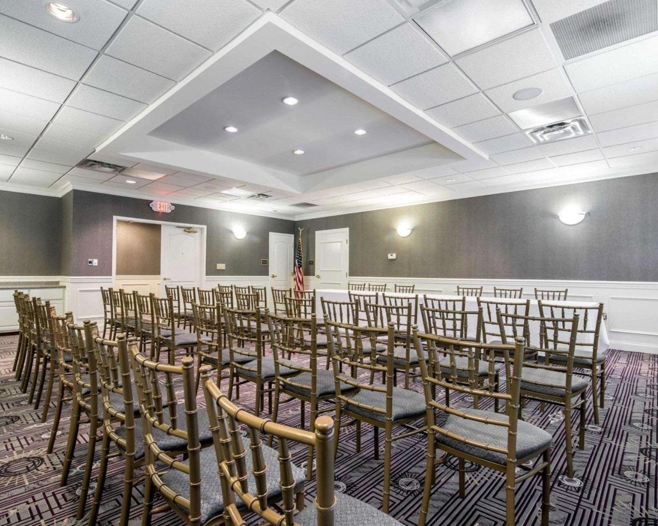 Park Manor Hotel Clifton Park Exterior foto The ballroom at the 2016 National Society Daughters of the American Colonists Conference