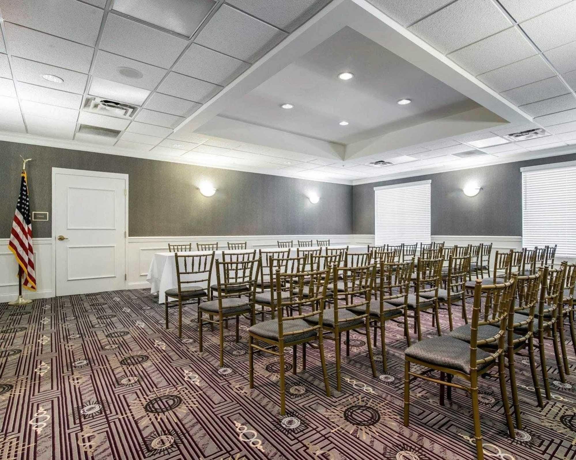 Park Manor Hotel Clifton Park Exterior foto The ballroom at the 2016 Republican National Convention